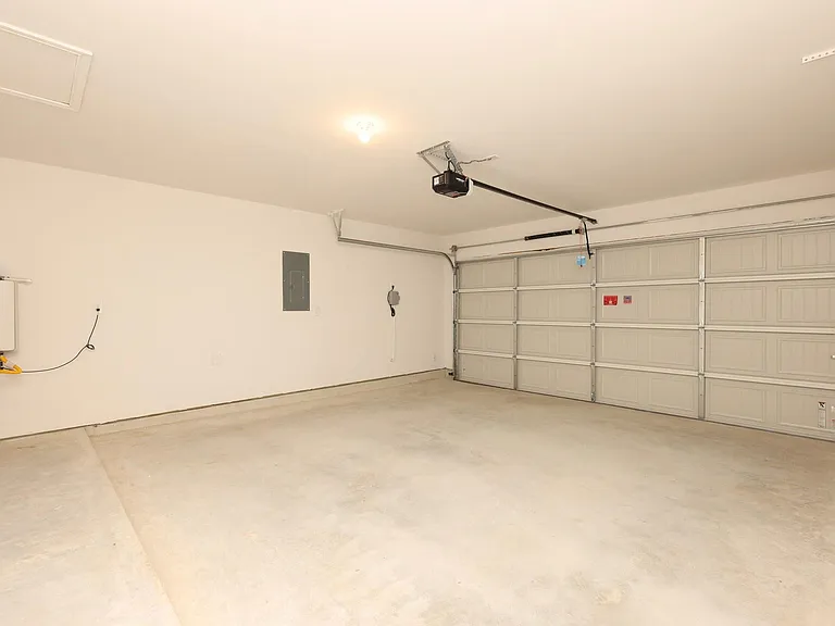 3027 Holland Lakes Dr — Photo 32