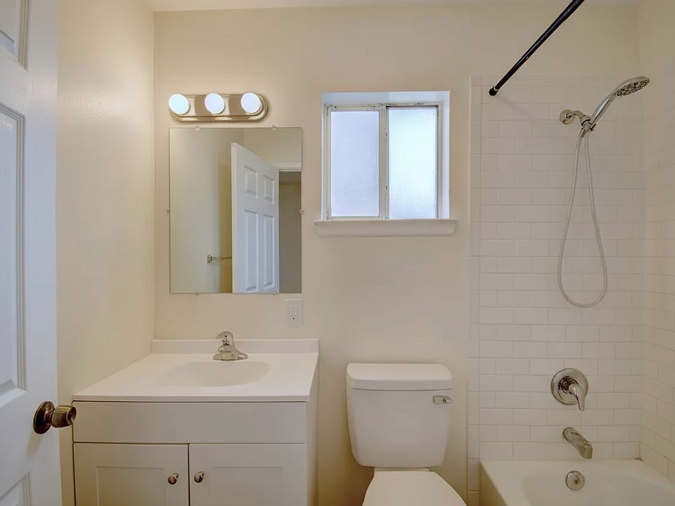 1st image of 912 Cagua Dr NE #2