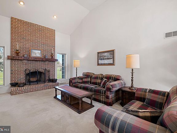 5th image of 413 Church Hill Rd