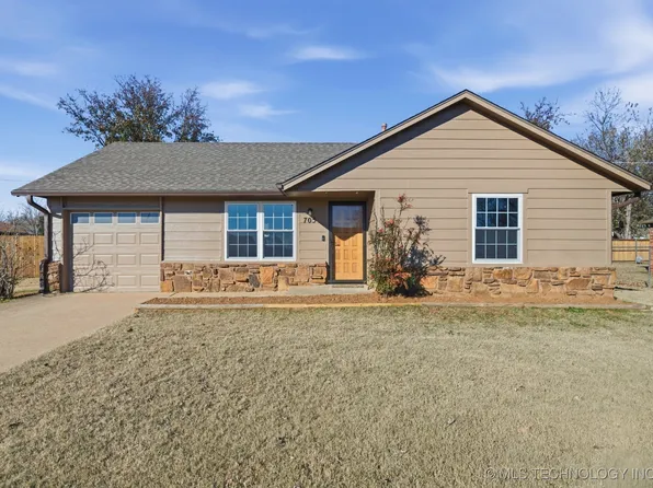 705 W 47th Pl, Sand Springs, OK 74063