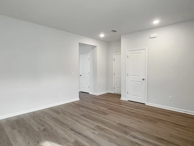 725 Meadowbrook Ln — Photo 6