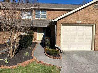 10431 Ravenbrook Ln, Knoxville, TN 37922