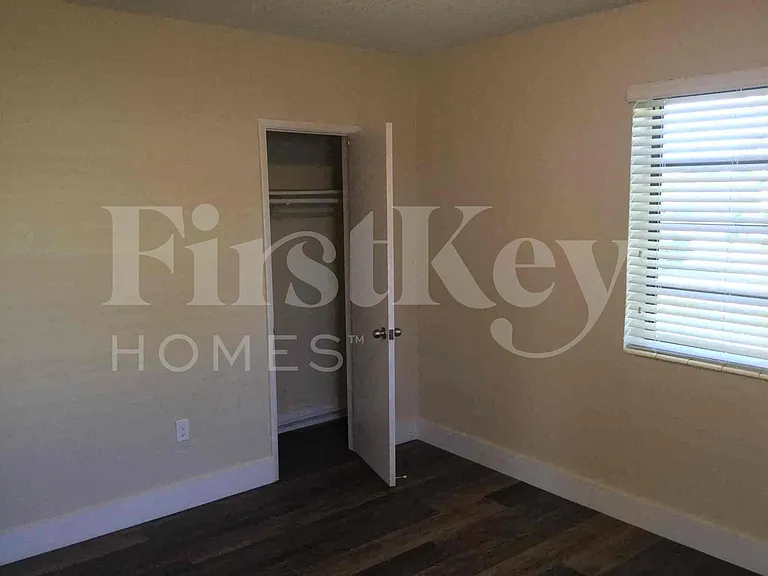 10020 SW 37th St — Photo 18