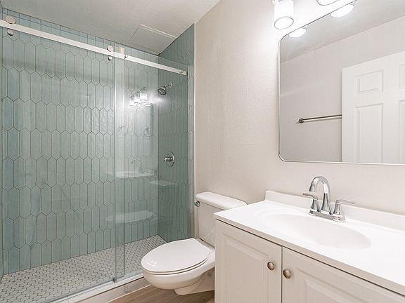 4th image of 901 N 1st Ave #200