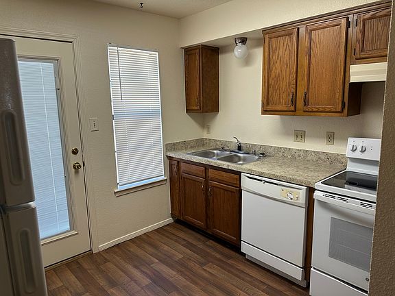 5th image of 4025 Mary Cir APT B