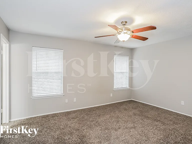 3127 Village Woods Dr — Photo 9