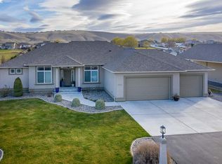 98515 Canyon View Dr, Kennewick, WA 99338