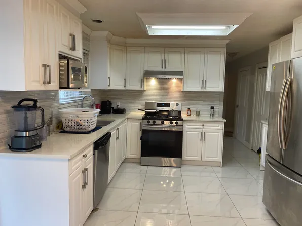 10366 127th St, Surrey, BC V3V 5J9