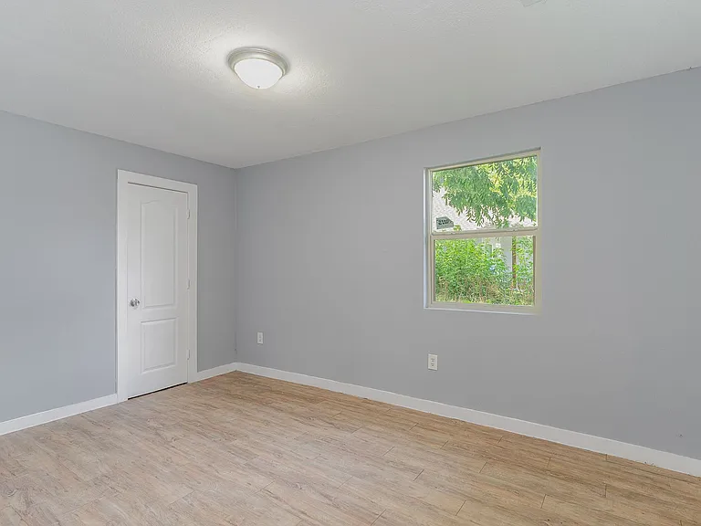 4621 Owenwood Ave — Photo 10