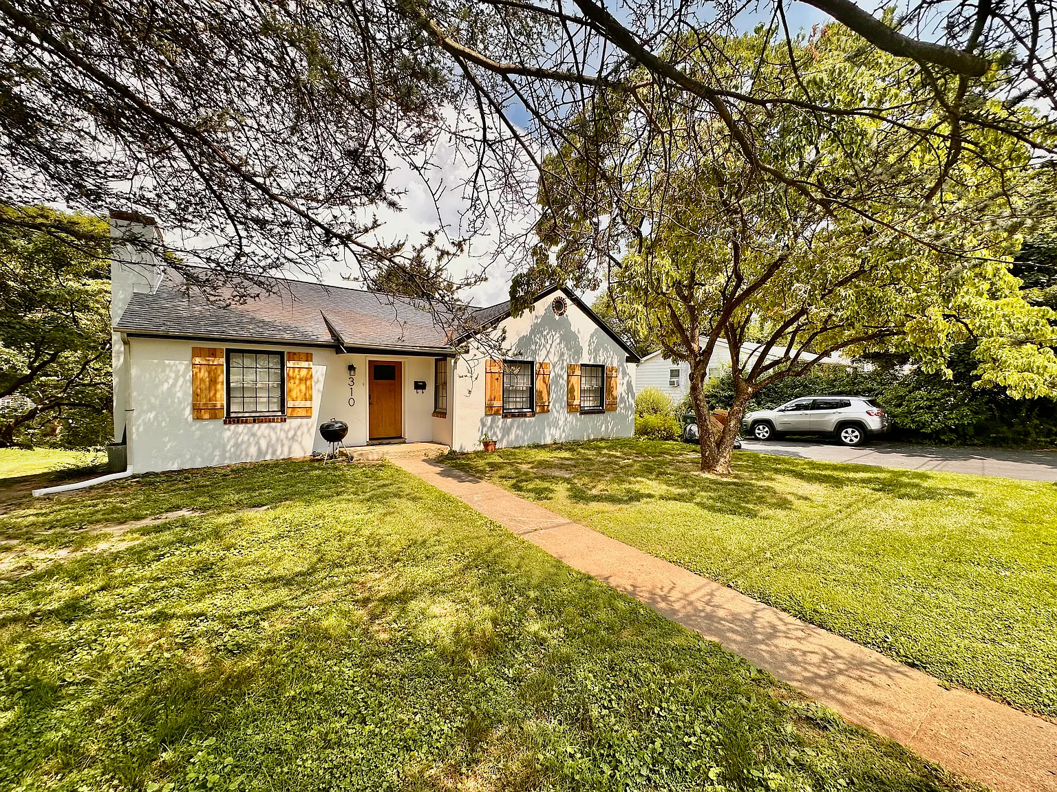 3 bed, 2200 sqft, $3,800 — Photo 2
