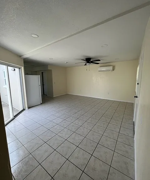 925 Marshall St — Photo 5