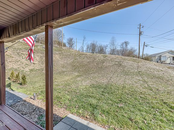 4th image of 1400 Jayne Rd