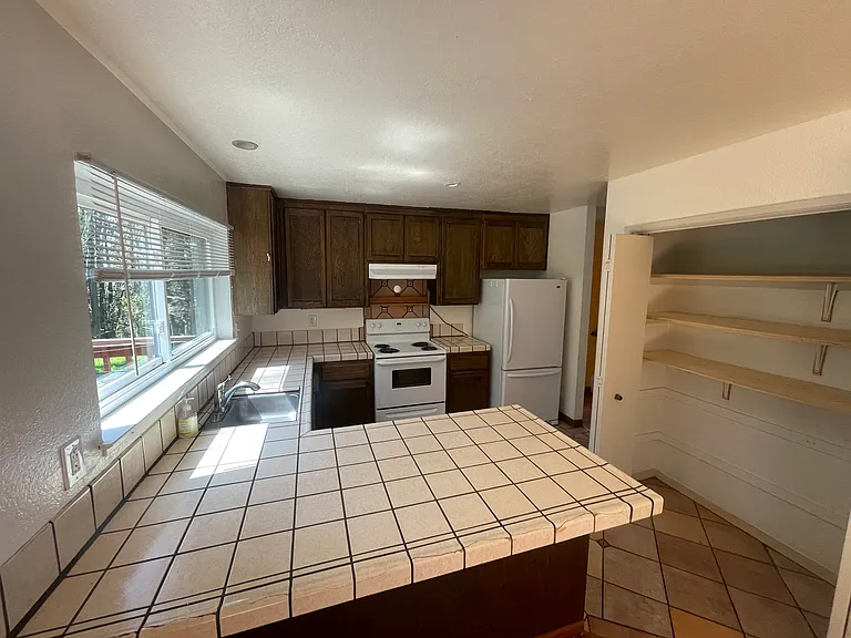 207 Vista Heights Rd — Photo 9