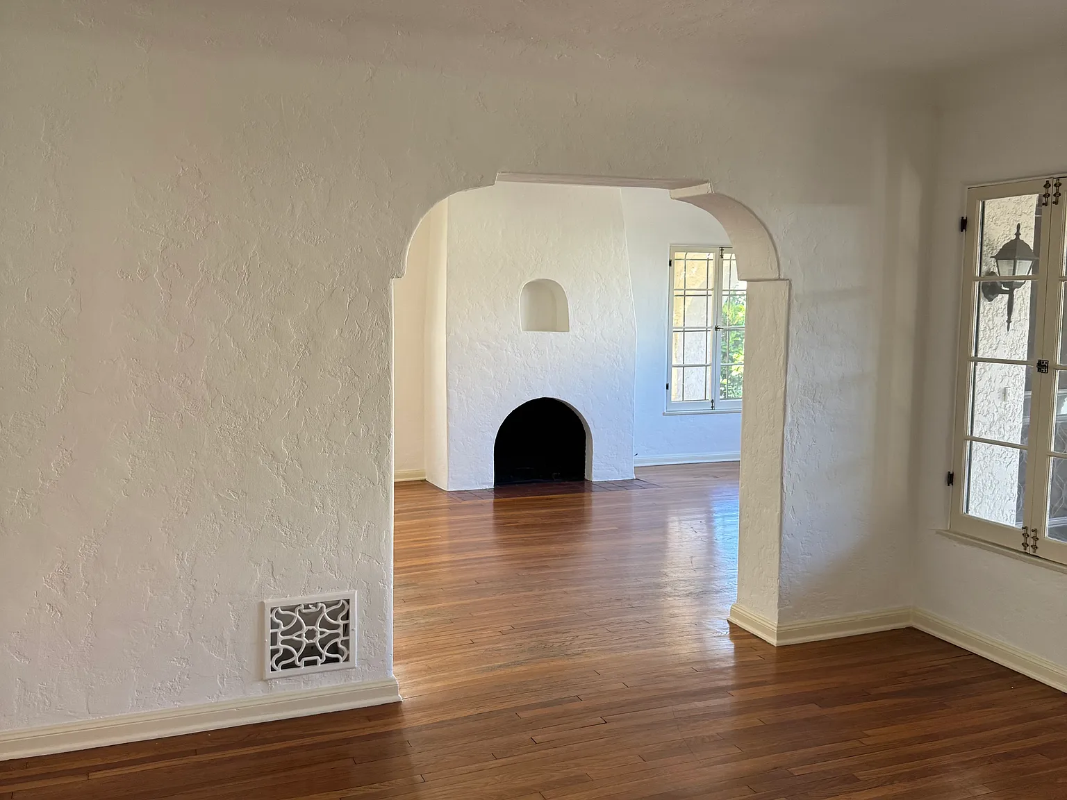 3 bed, 2000 sqft, $4,950 — Photo 3