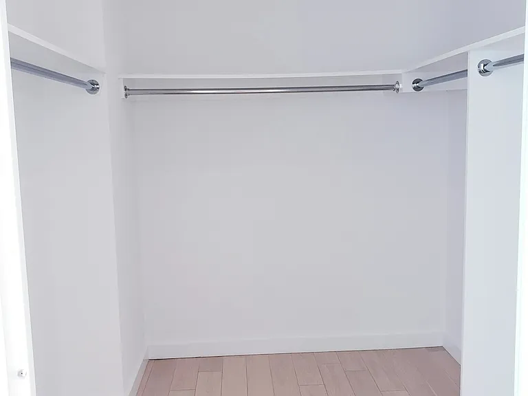 535 W 43rd St S #D — Photo 4
