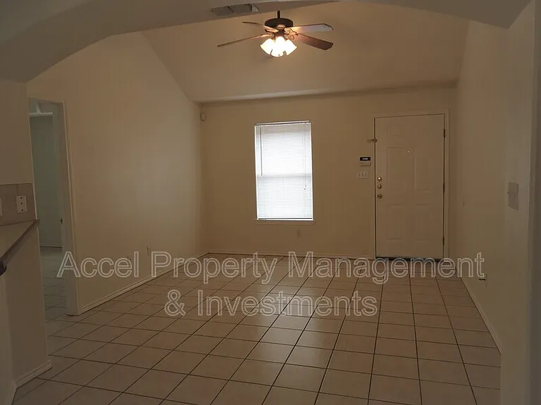 1803 S Ironwood St #4 — Photo 2