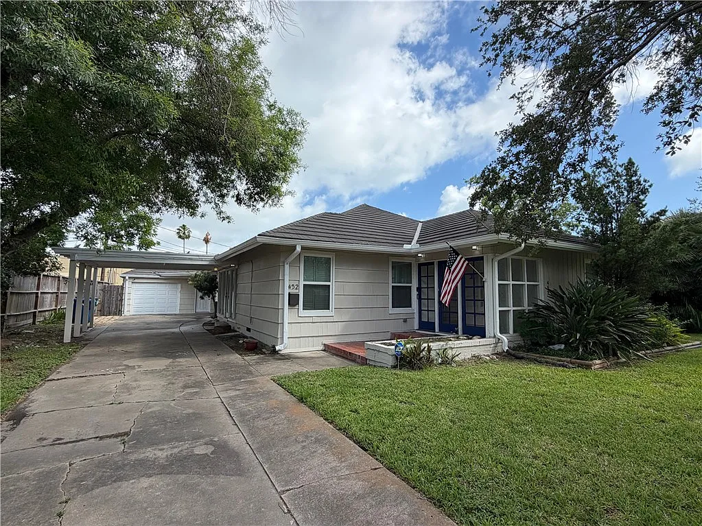 4 bed, 3.0 bath, 2197 sqft, $3,100 — Photo 2
