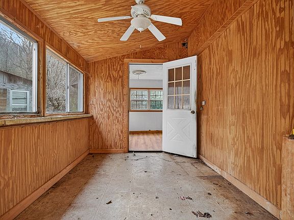 5th image of 1917 Fairview Rd