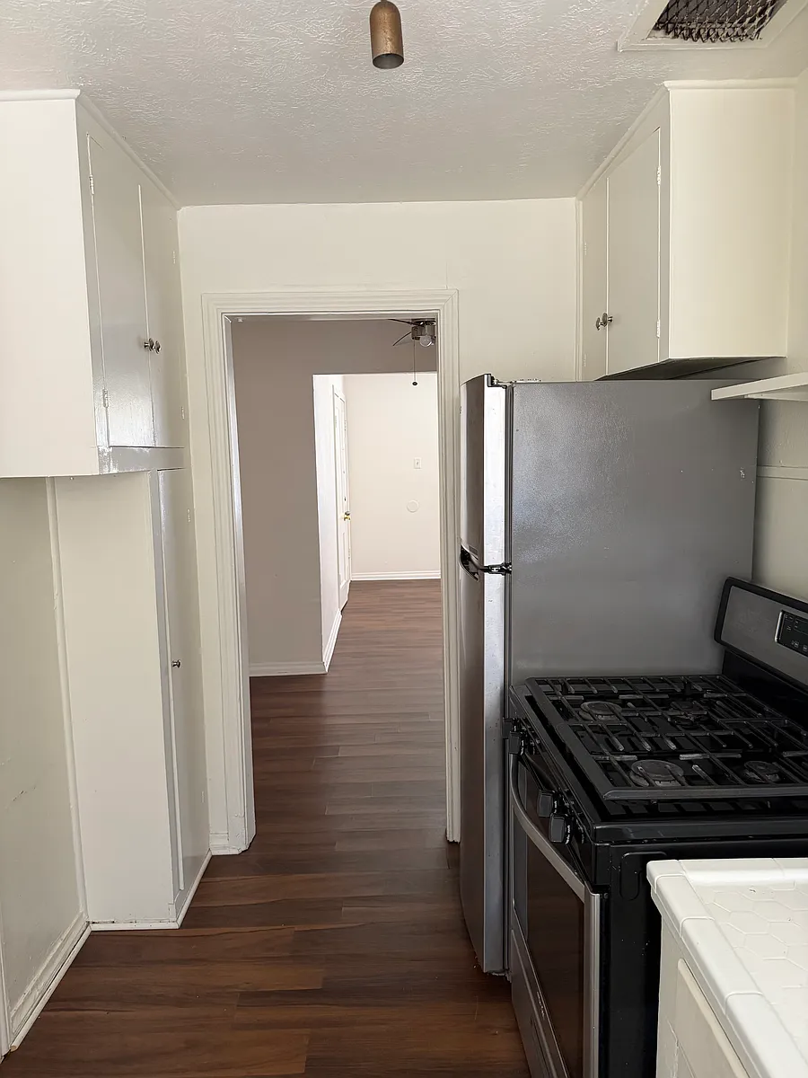 Gas Burner Stove - 1616 W Alabama St #2