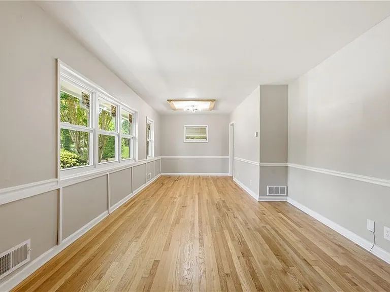 2140 Oakawana Dr NE — Photo 12
