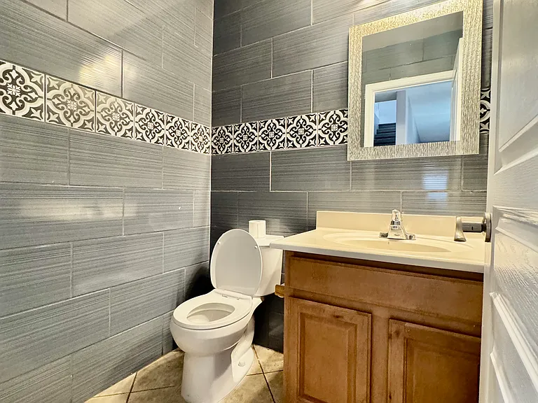 10502 W Edgemont Dr — Photo 10
