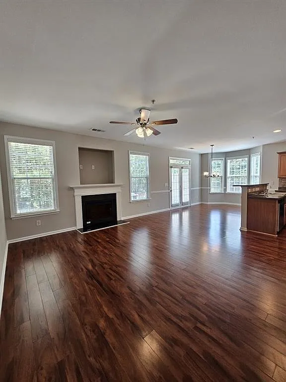 3 bed, 2.5 bath, 1886 sqft, $2,050 — Photo 3