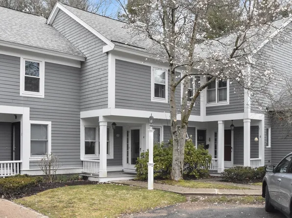 4 Peach Ct, Rockland, MA 02370