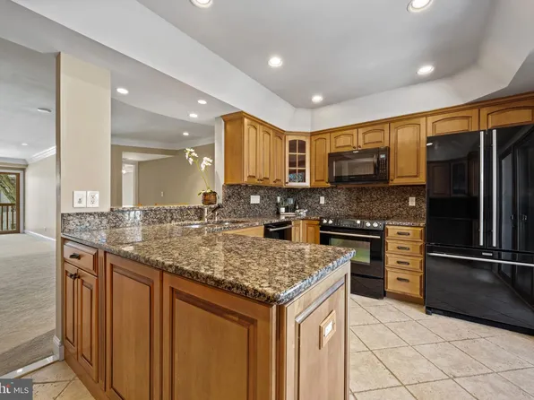 7022 Channel Village Ct APT 101, Annapolis, MD 21403