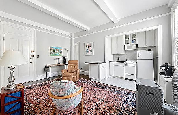 1st image of 170 W 74th St Floor 8