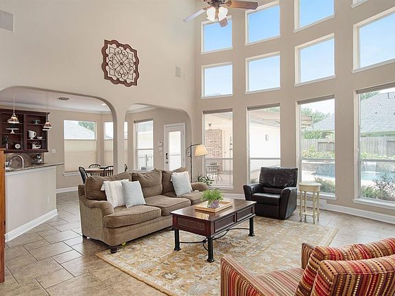 4th image of 515 Summer Trace Ln