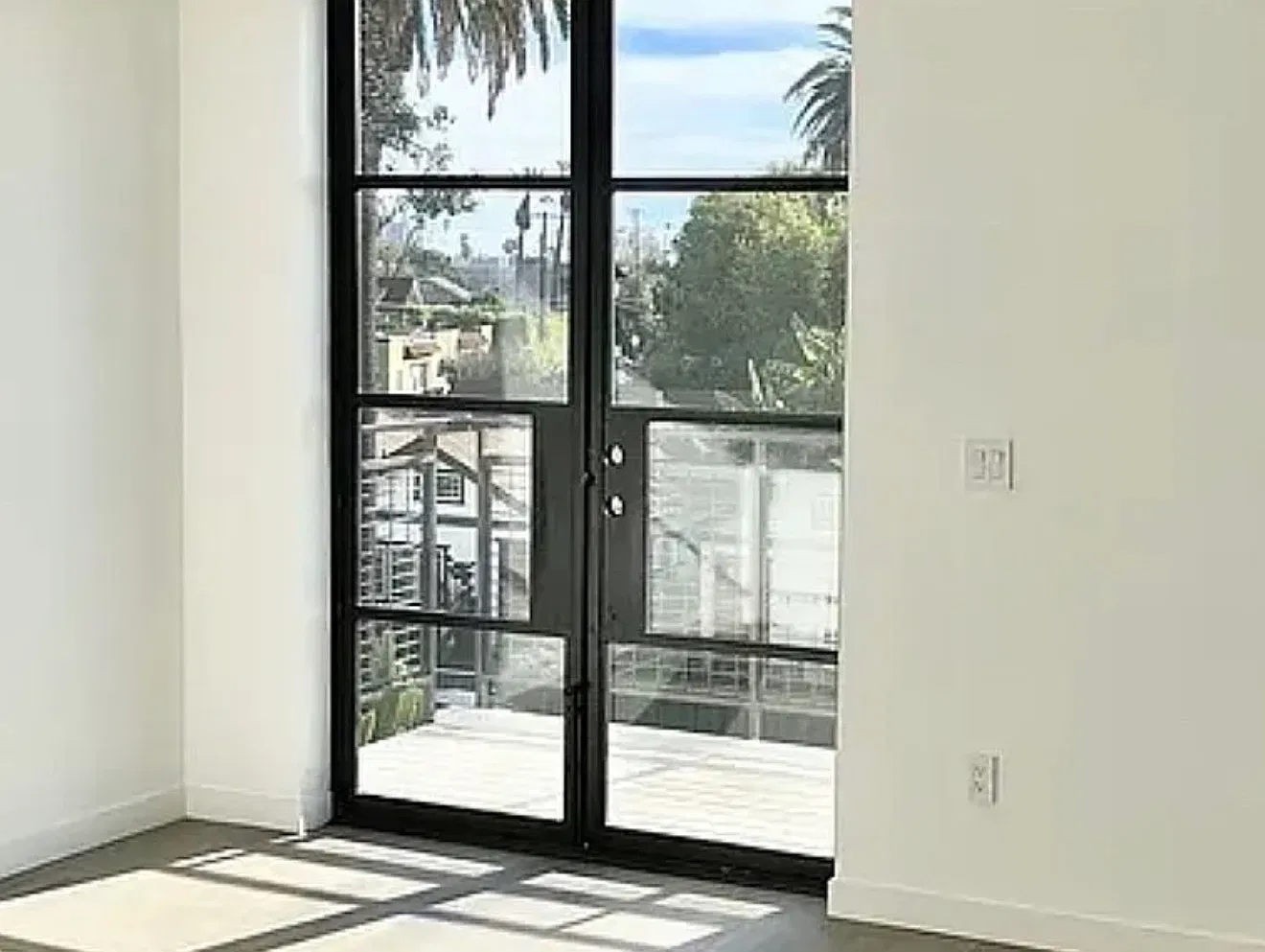 5 bed, 4300 sqft, $22,500 — Photo 3