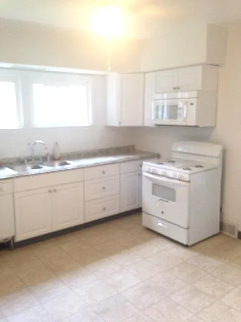 2 bed, 1296 sqft, $1,100 — Photo 4