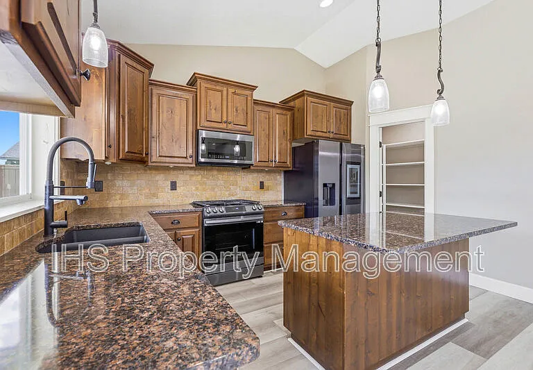 4806 Tamarisk Dr — Photo 7