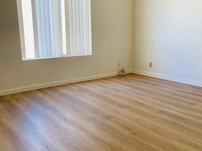 2905 Montrose Ave #516 — Photo 9