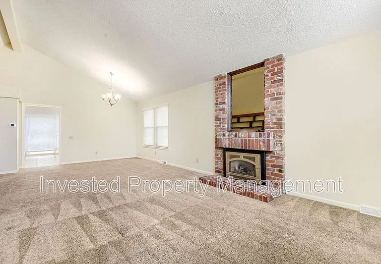 7956 S Vincennes Way — Photo 2
