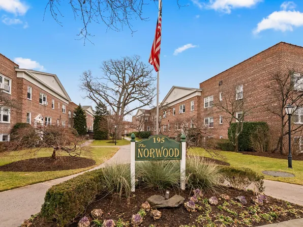 195 N Village Avenue #4B, Rockville Centre, NY 11570