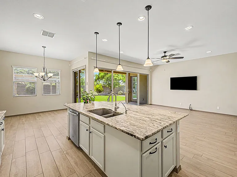1315 W Alpine Tree Ave — Photo 11