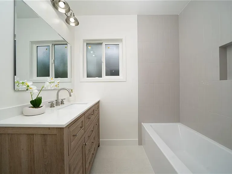 1026 La Presa Dr — Photo 8