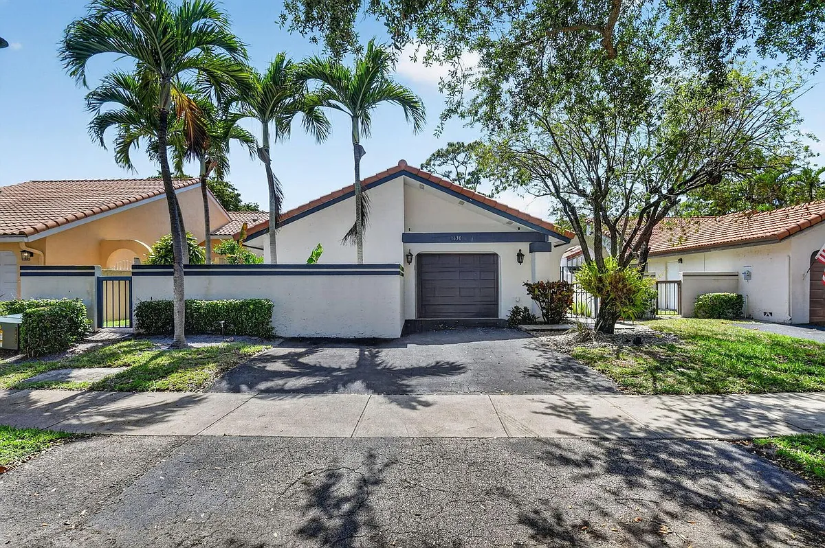 Building Photo - 1630 NW 22nd Ave #0