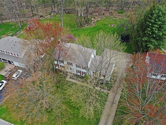 2nd image of 8625 Carriage Hill Dr NE