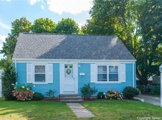 27 Weldon St, Pawtucket, RI 02861