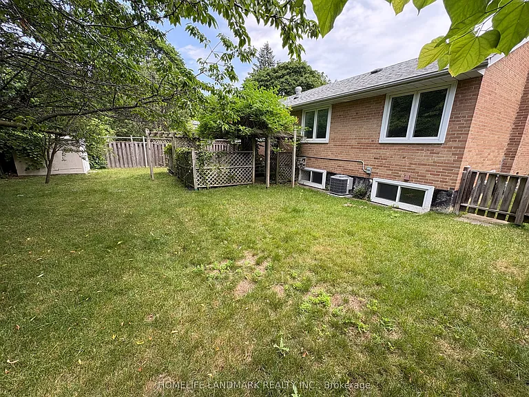 73 Berkinshaw Cres — Photo 22