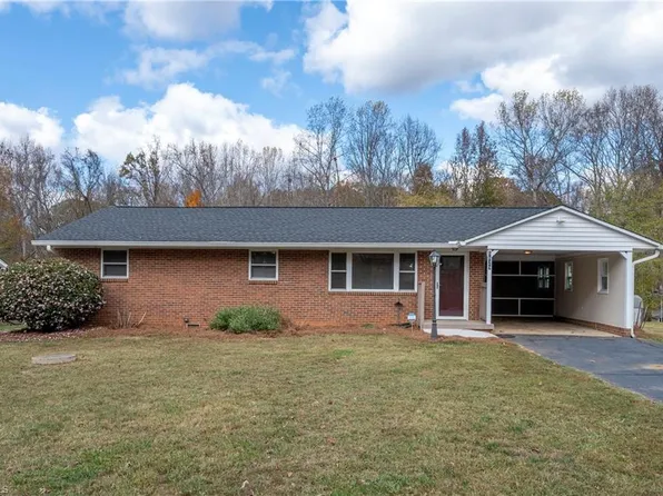 5829 Birchdale Dr, Winston Salem, NC 27106