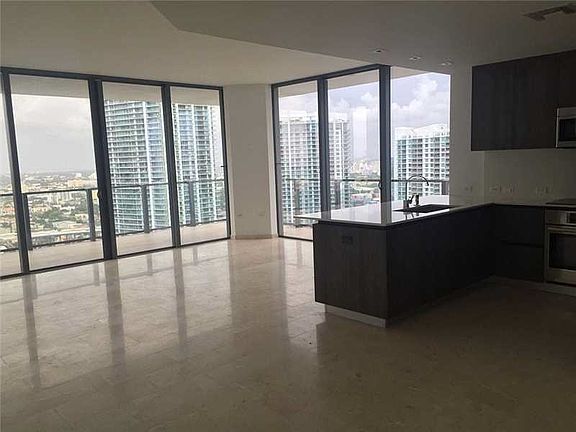 4th image of 68 SE 6th St #3212