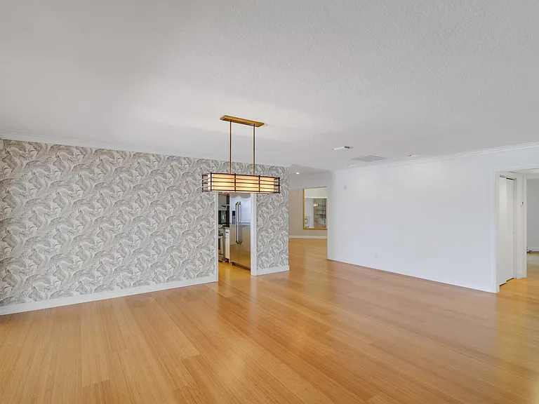 2204 Notre Dame Dr — Photo 11