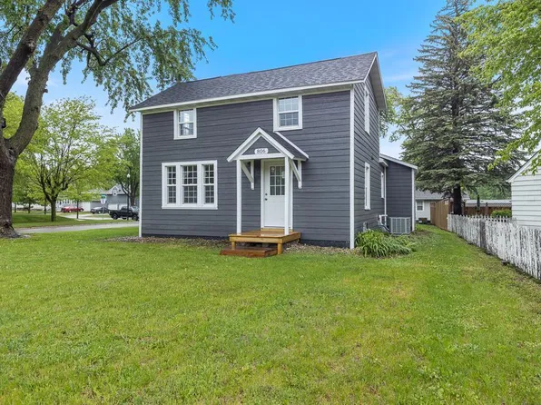 806 N 4th St, Marshall, MN 56258