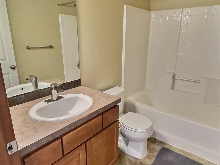 1st floor - Full bathroom.
