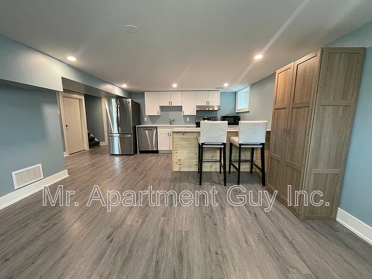 16 W 3rd St — Photo 1