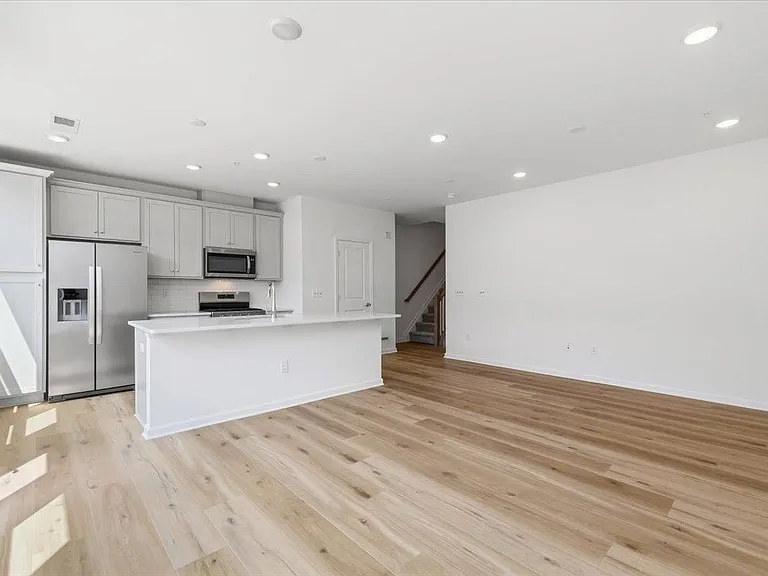 200 Balsam St #208 — Photo 5