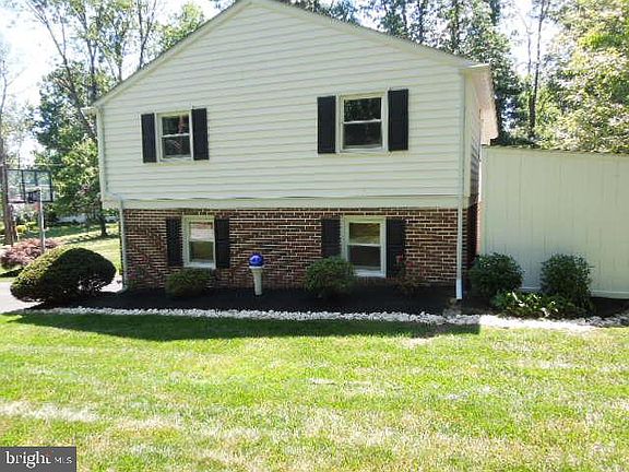 3rd image of 622 Highland Dr
